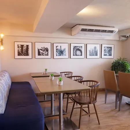 Hotel Santa Cecilia 3*